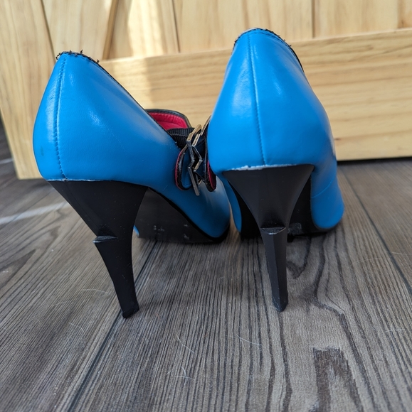 TUK Lightning Bolt Heels - Picture 3 of 9